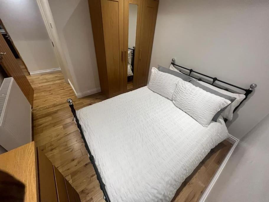 2 Bedroom Apartment In Hampdenrd Londres Exterior foto