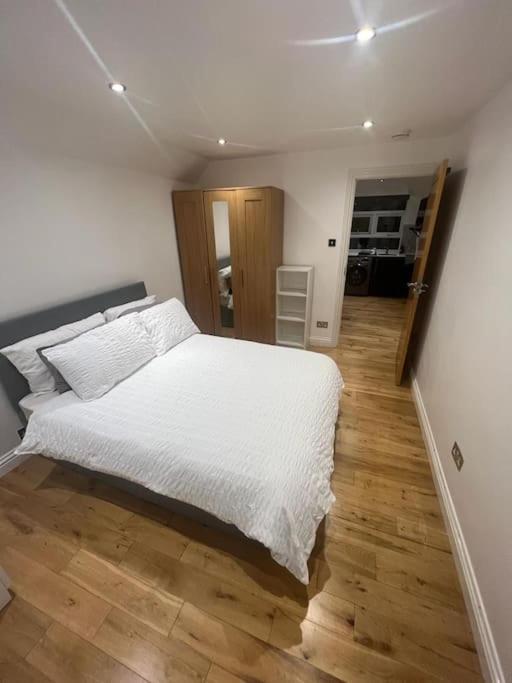 2 Bedroom Apartment In Hampdenrd Londres Exterior foto